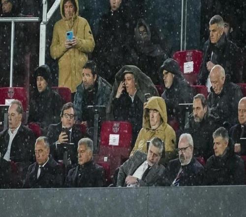 拉波尔塔：忙于巴萨工作还没准备竞选和大家一起淋雨应该的