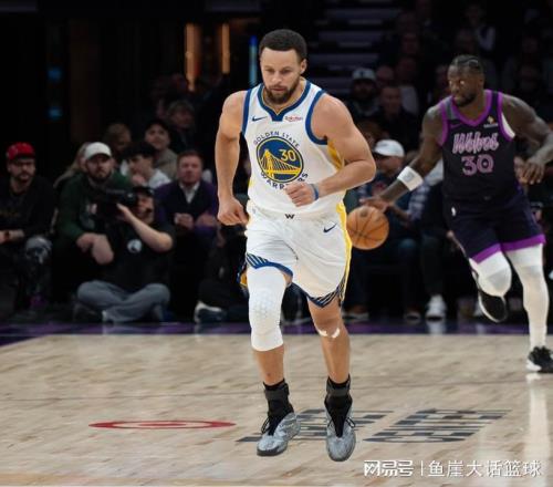 勇士大胜！库里26+7提前离场，华子32分8失误，波杰两人也成功臣