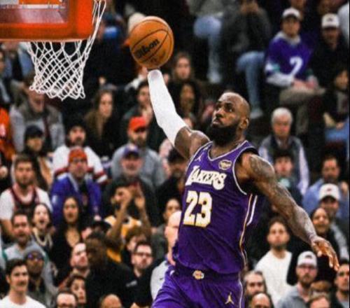 东契奇8记三分轰46+11！单节20分迎生涯里程碑，湖人客场拿下公牛