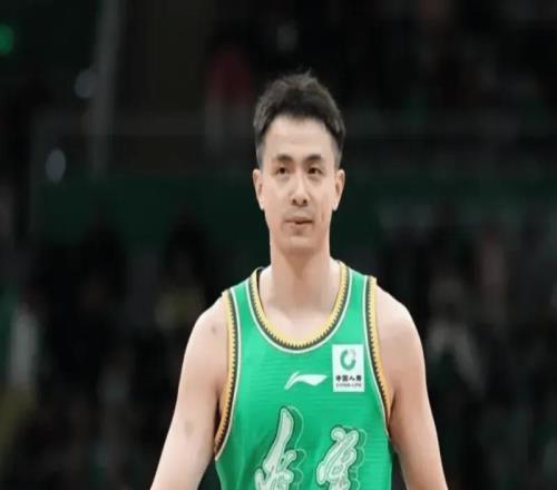 辽宁虐四川52分！5首发齐爆，2小将轻松虐菜，亨特仍打不明白！