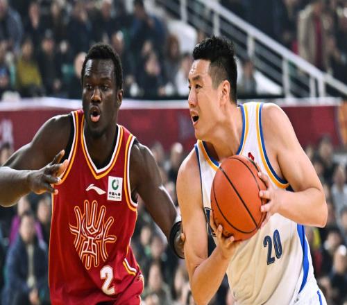 看了翟晓川双腿缠满绷带的照片，才知道，山西队为什么成不了豪门