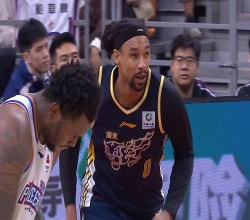能打爆广东队辽篮最强王牌正式到位，杜锋有大麻烦了！