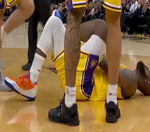 詹皇感激骑士致敬之爱：不确定明年还会征战！铁林分析大概率退役