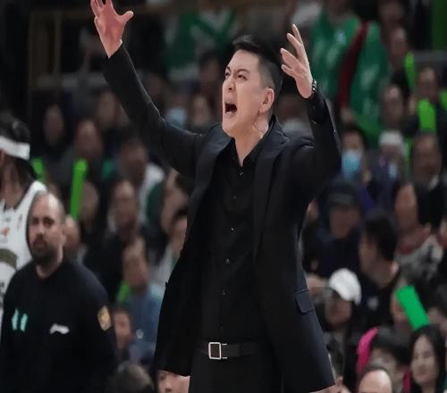 杨鸣直播谈离职：表现挣扎主教练必须担责！已有CBA初步接触！