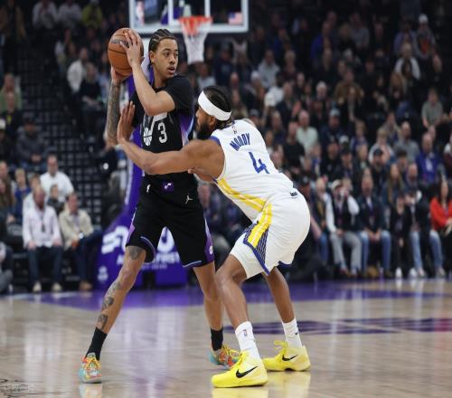 拒逆转！勇士8人得分上双胜爵士，库里里程碑，一战看清3个现实