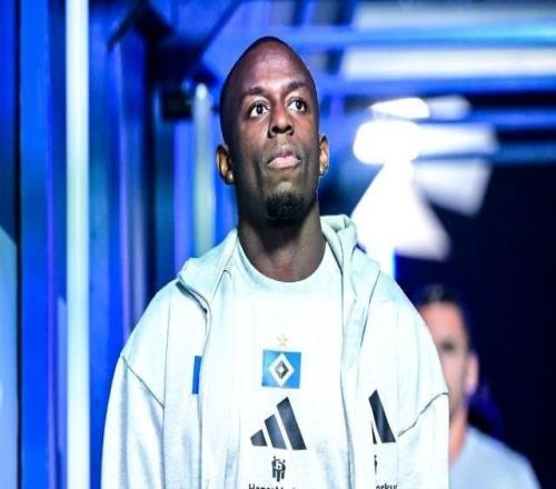 边锋东佩酒驾，汉堡无限期停赛惩戒