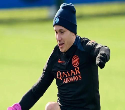 慢镜头：巴雷拉右大腿髂腰肌轻微拉伤，将至少缺席两周