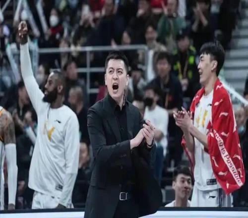 辽宁队别再犯糊涂杨鸣离任藏致命危机，郭艾伦的教训还没吃够