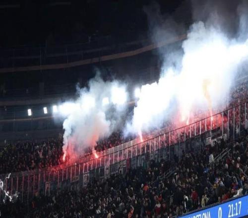 客队球迷在诺坎普投掷装尿的瓶子，每体：巴萨正在采取措施