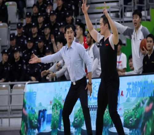 领先12分被逆转！杯赛失利令张庆鹏无力回天，杨鸣上任倒计时