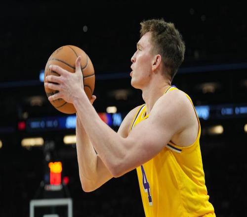 价值高位时没送走，如今申请交易无人问津，湖人后悔了吗