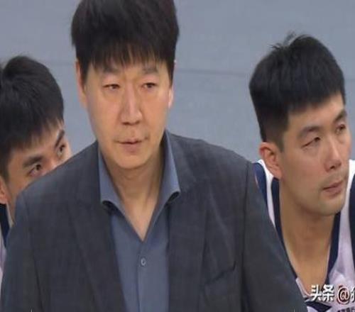 坑惨邱彪！于德豪5分钟5犯打卡下班孙桐林0分2犯难当大任