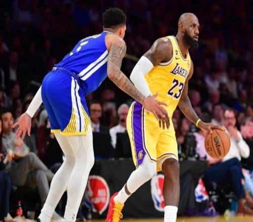 湖人10599勇士！里夫斯看清现实，詹姆斯赛后谈失误也直言不讳