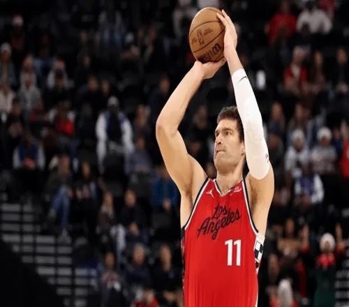 虐森林狼泰伦卢嗨了！赞4将防守，给予柯林斯肯定，小卡主动担责