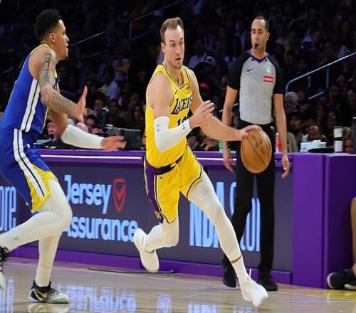 首秀表现相当稳定！湖人只用一个次轮签就拿下他真是太赚了