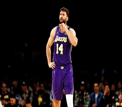 无法想象！湖人内线铁板凳竟然连续两场成为了球队的关键人物