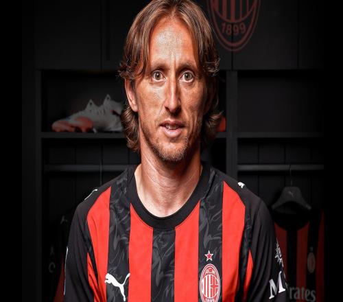 意媒：米兰希望说服魔笛续约至少一个赛季，决定权在球员本人