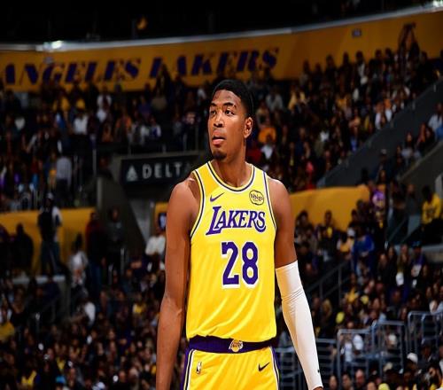 投射能力相当突出！湖人锋线大将完全有理由稳住一个先发的位置