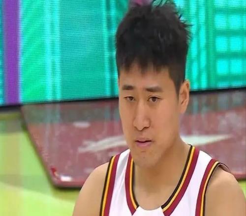 离谱！教练缺席、核心休战，残阵竟轰48分神迹