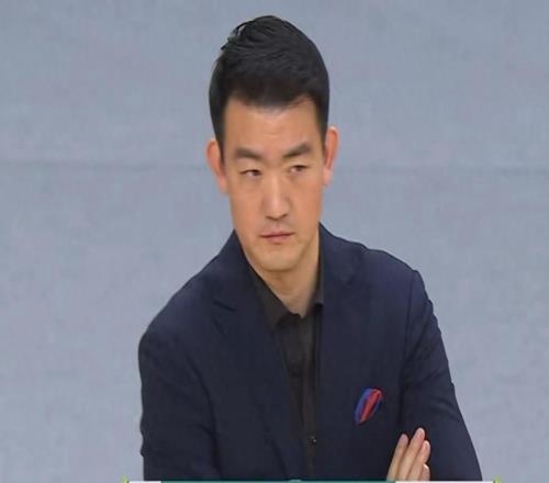 7投1中5失误！王博揪出2废材，20岁新星不敢投，2外援完全迷失！