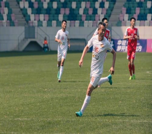 橙变紫！申花前老板朱骏敲定新战袍颜色，与上海红蓝豪门遥相呼应