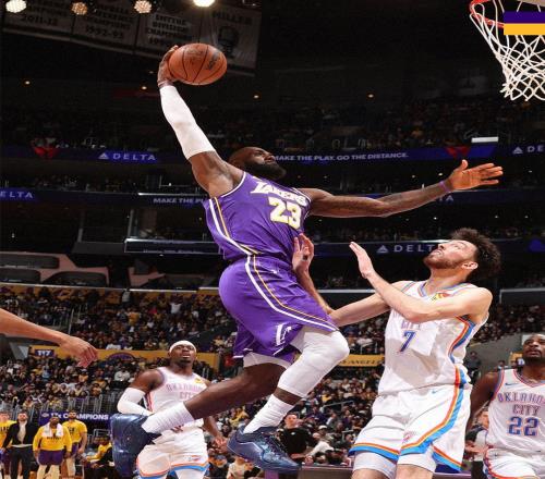 输雷霆无缘四连胜！湖人暴露最大问题，詹姆斯带神阵也救不了啊