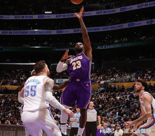 湖人无缘逆转！老詹22+6很不满，裁判引争议，里夫斯16+7全队最低