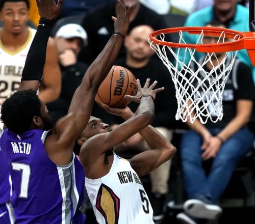 狂送13连败！国王26分惨败，德罗赞摔水瓶威少里程碑，雷诺21+20