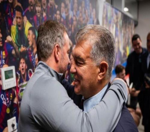 拉波尔塔今日向巴萨一线队球员告别，并亲切问候了弗里克