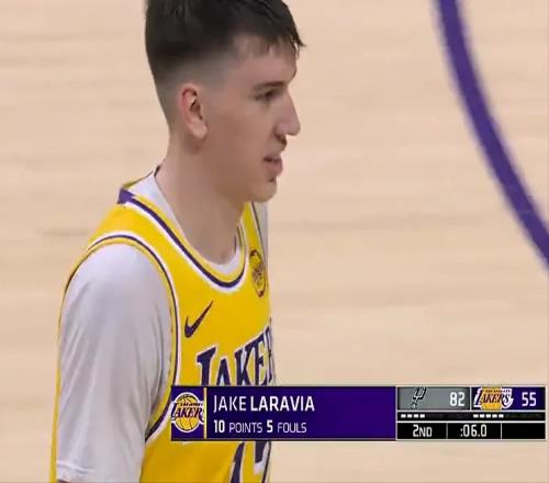 26分钟轰40+12！文班亚马暴打湖人，小将18分钟6犯，网友：洋悍僧