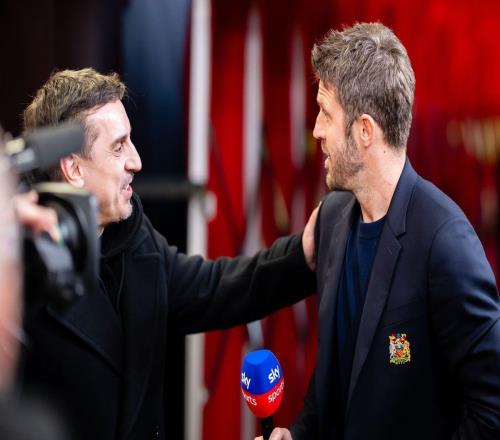 曼联名宿谈卡里克执教前景！基恩观点遭反驳，内维尔坚持物色名帅