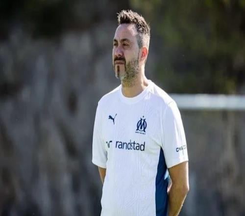 记者：德泽尔比想回英超，瓜迪奥拉离开的话他会成为备选