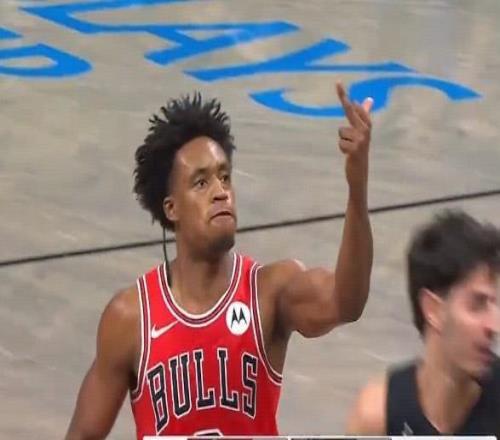 官方：塞克斯顿因对篮筐竖中指，被罚款35000美元