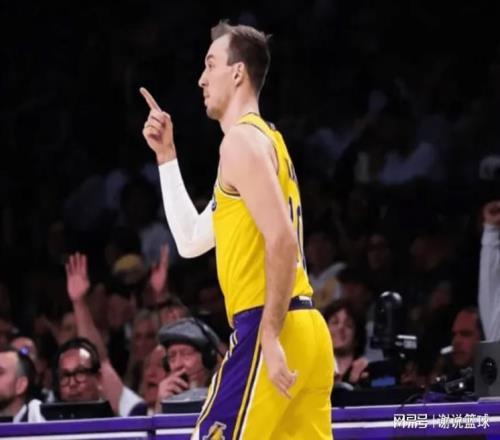 残阵湖人大败也有惊喜，新援射手颇具灵性，布朗尼替补表现尚可