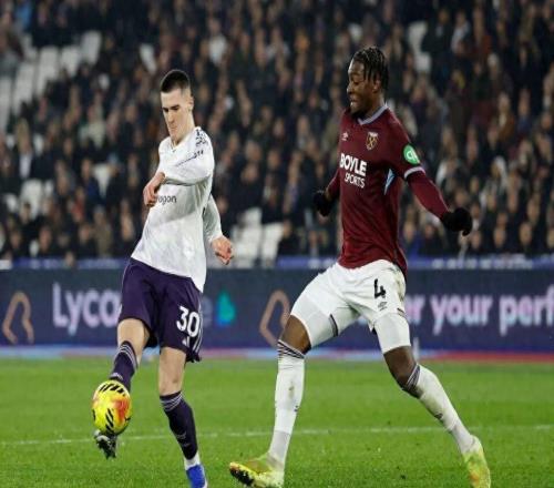 谢什科绝平曼联11守住前四！卡里克明显犯错，真正考验已经到来