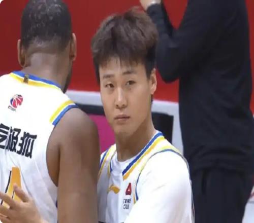 CBA公司给赵睿开出1份大罚单，北京队也被罚款5万