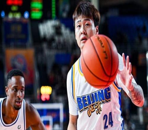 引发众怒！首钢王牌后卫发表不当言论被CBA重罚，停赛3场+罚款5万