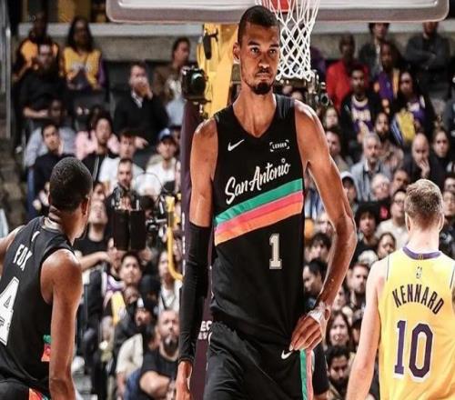 湖人28分输马刺科比7分布莱恩特16分