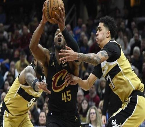 25分大胜！骑士全场狂欢庆祝：哈登11助做嫁衣，奇兵飙9三分