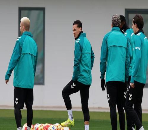 安东尼：12月末以来我一直带伤比赛，但我不会把它当成借口