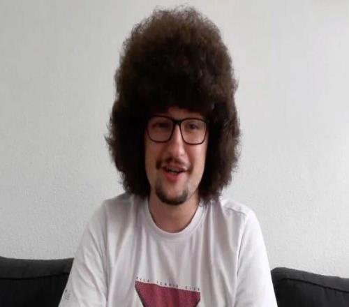 卡里克谈那个等着曼联5连胜就剪发的球迷