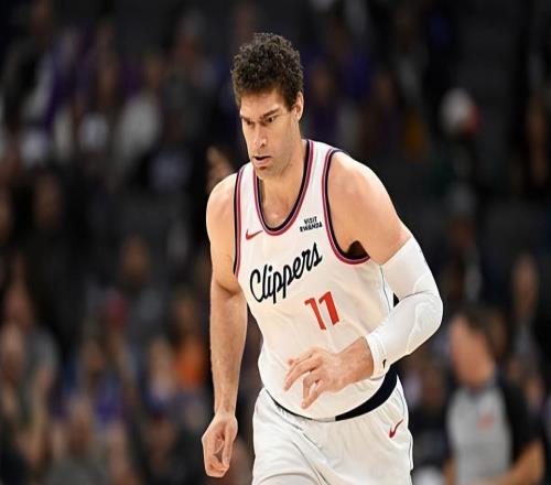 能力达不到先发中锋的水准！快船内线老将简直是被火箭各种针对