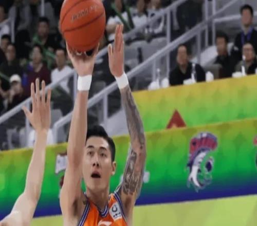 上海半场打花山西！刘铮+弗格主导，4内线齐爆，山西铁得一塌糊涂