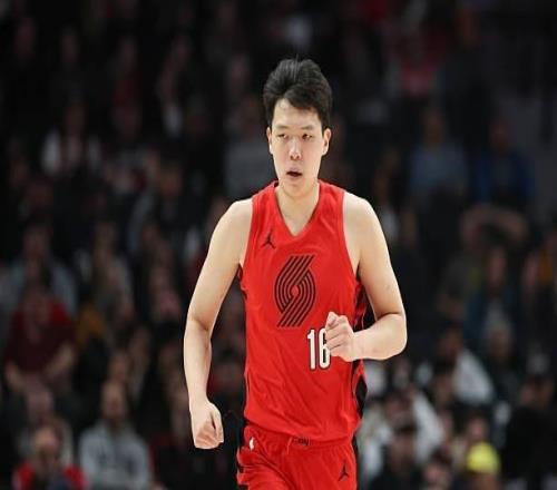 杨瀚森登场3分钟，罚球2中2得到2分，正负值8