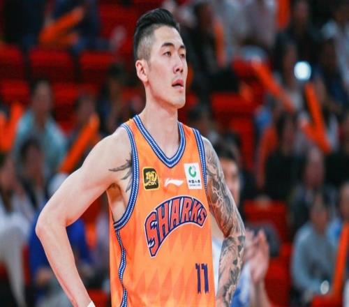 上海大胜实现2连冠：冲突不断+造山西6人5犯洛夫顿25+8无解