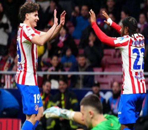 爆大冷！马竞踢疯了，4球横扫巴萨，弗里克不敢相信