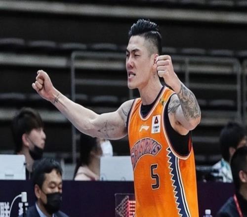 记者：刘铮和古德温备战世亚预，洛夫顿、怀特塞德、弗格回美休假