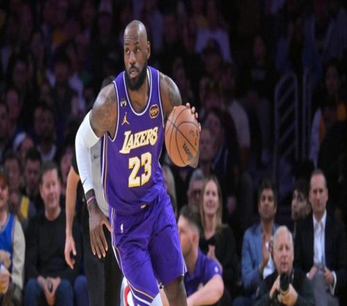 詹姆斯暗示今年不退役！说自己还能强势打几年！