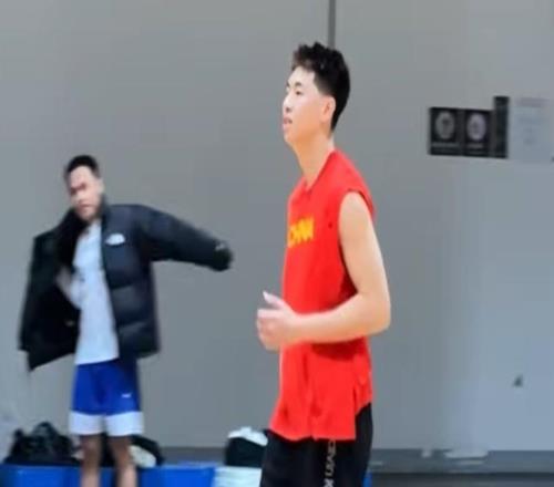 崔永熙回家乡！做公益走进校园，打野球身体状况变好，即将复出了