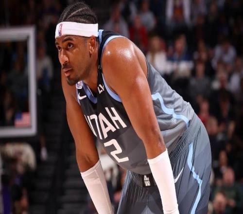 首秀便命中3记三分，爵士双向合同新援似乎是一名不错的得分手